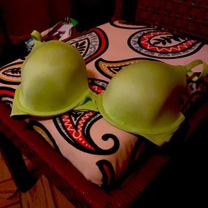 34dd Victoria’s Secret Lined Demi neon green